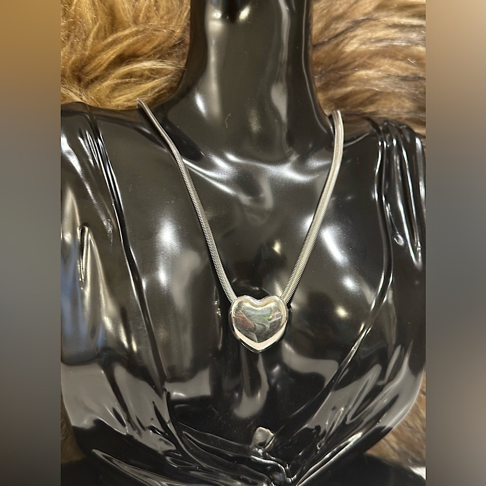 * Brand New * 18” Sterling Silver Herringbone Heart Necklace